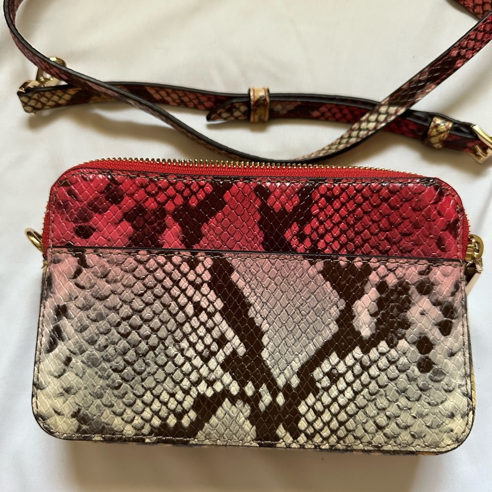Michael Kors Hot Pink White Ombrรฉ Embossed Snakeskin Gold Crossbody Bag - Picture 5 of 13